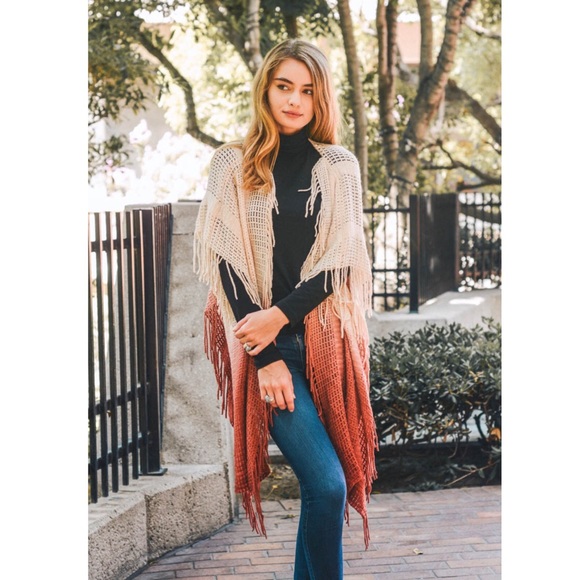 Tayzani Accessories - Womens Ombré Ruana Berry Crochet Wrap Shawl NWT